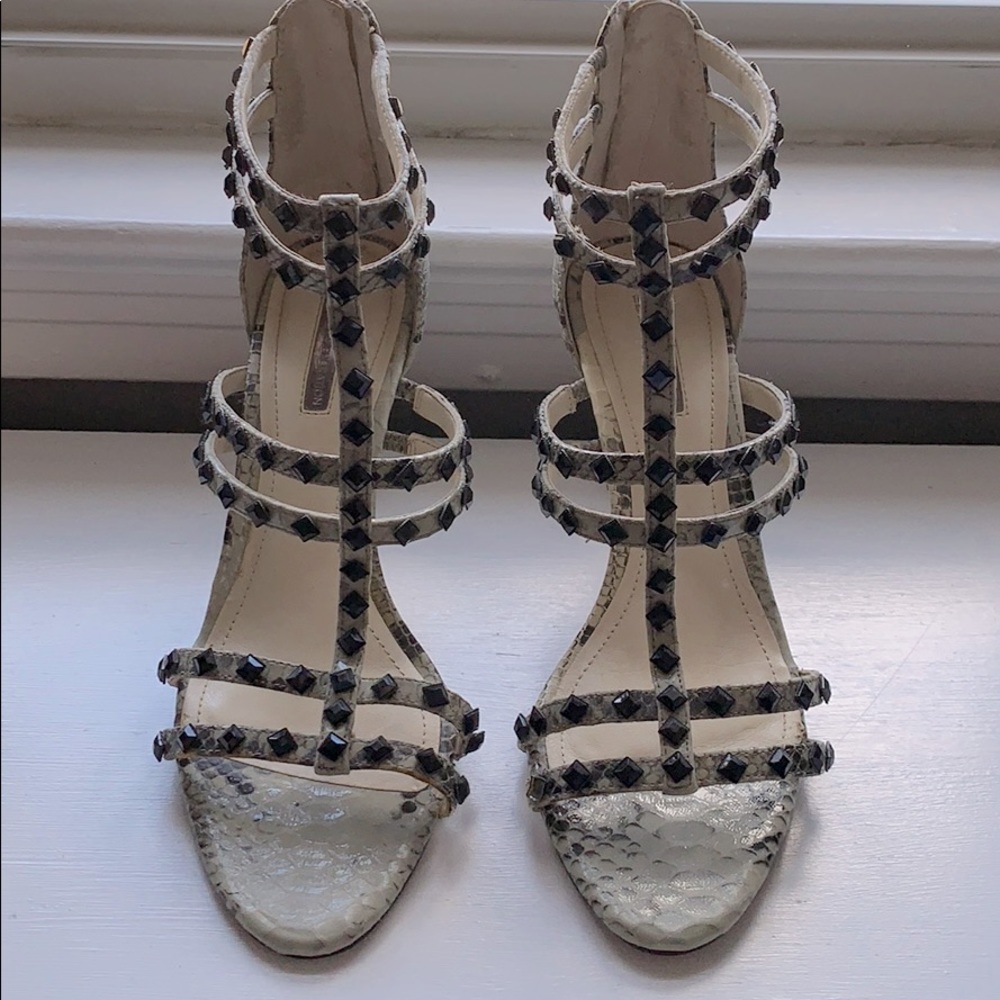 BCBG 7.5 snakeskin gray and white 3 inch heels